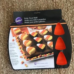 Final Clearance Wilton Silicone baking mold Candy Corn NWT